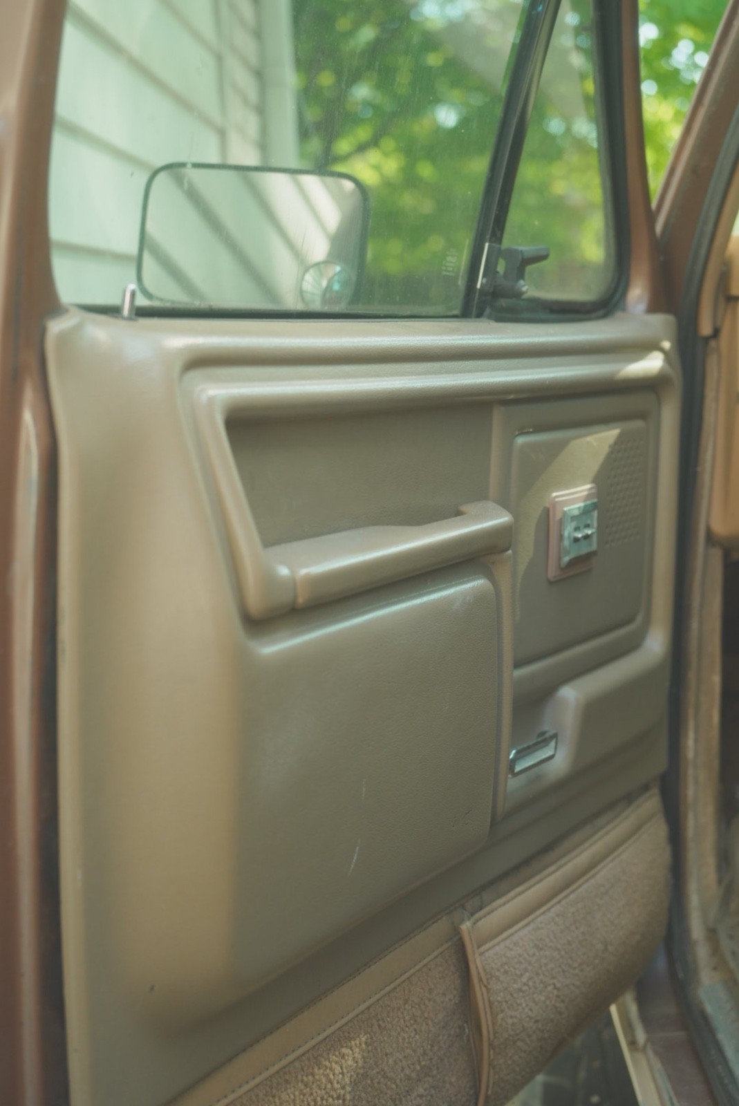 Ford-Bronco-1985-SUV-10