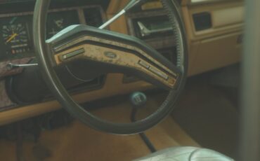 Ford-Bronco-1985-SUV-11