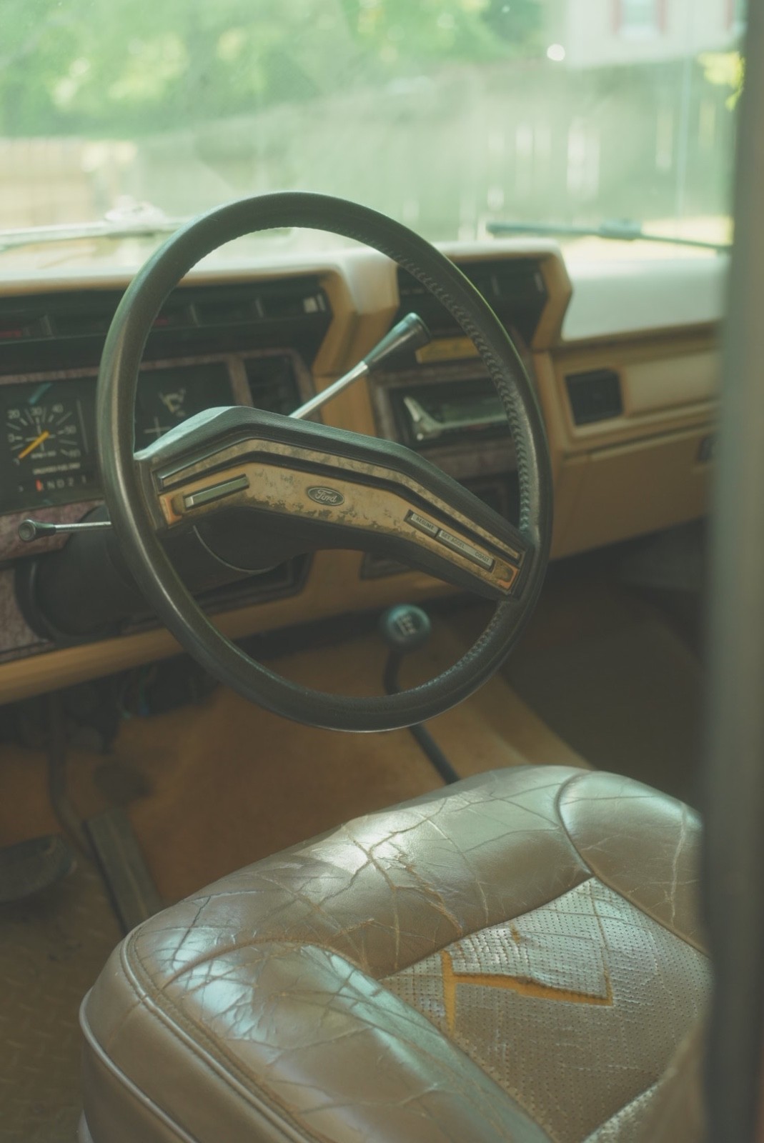 Ford-Bronco-1985-SUV-11