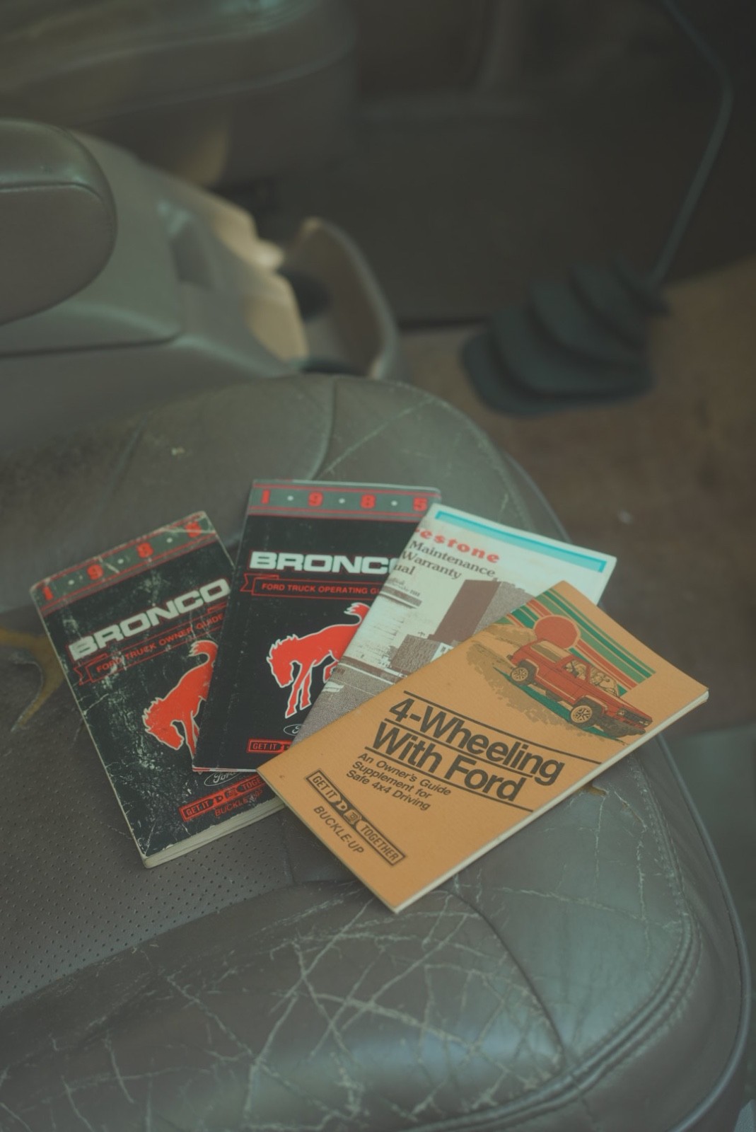Ford-Bronco-1985-SUV-22