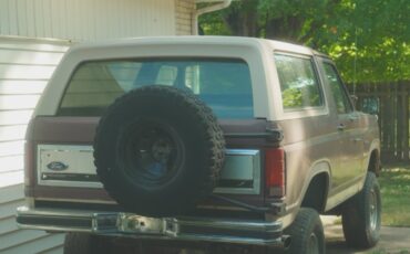 Ford-Bronco-1985-SUV-3