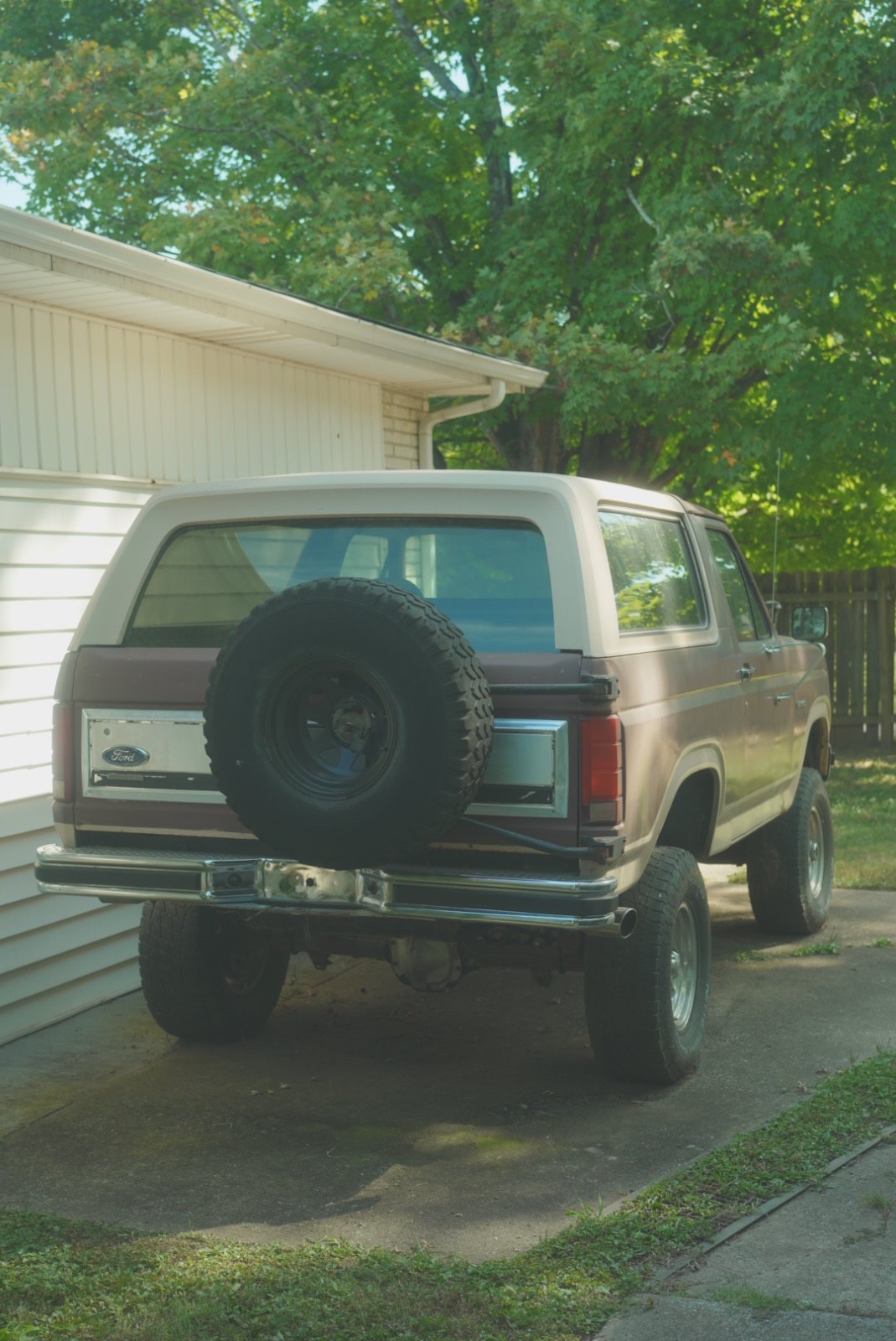 Ford-Bronco-1985-SUV-3