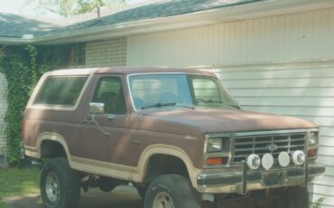 Ford-Bronco-1985-SUV