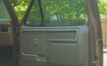 Ford-Bronco-1985-SUV-8