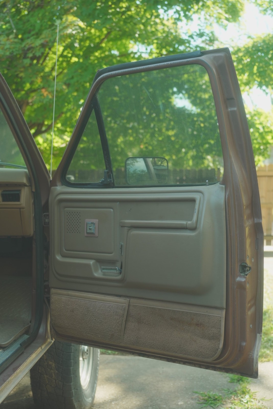 Ford-Bronco-1985-SUV-8