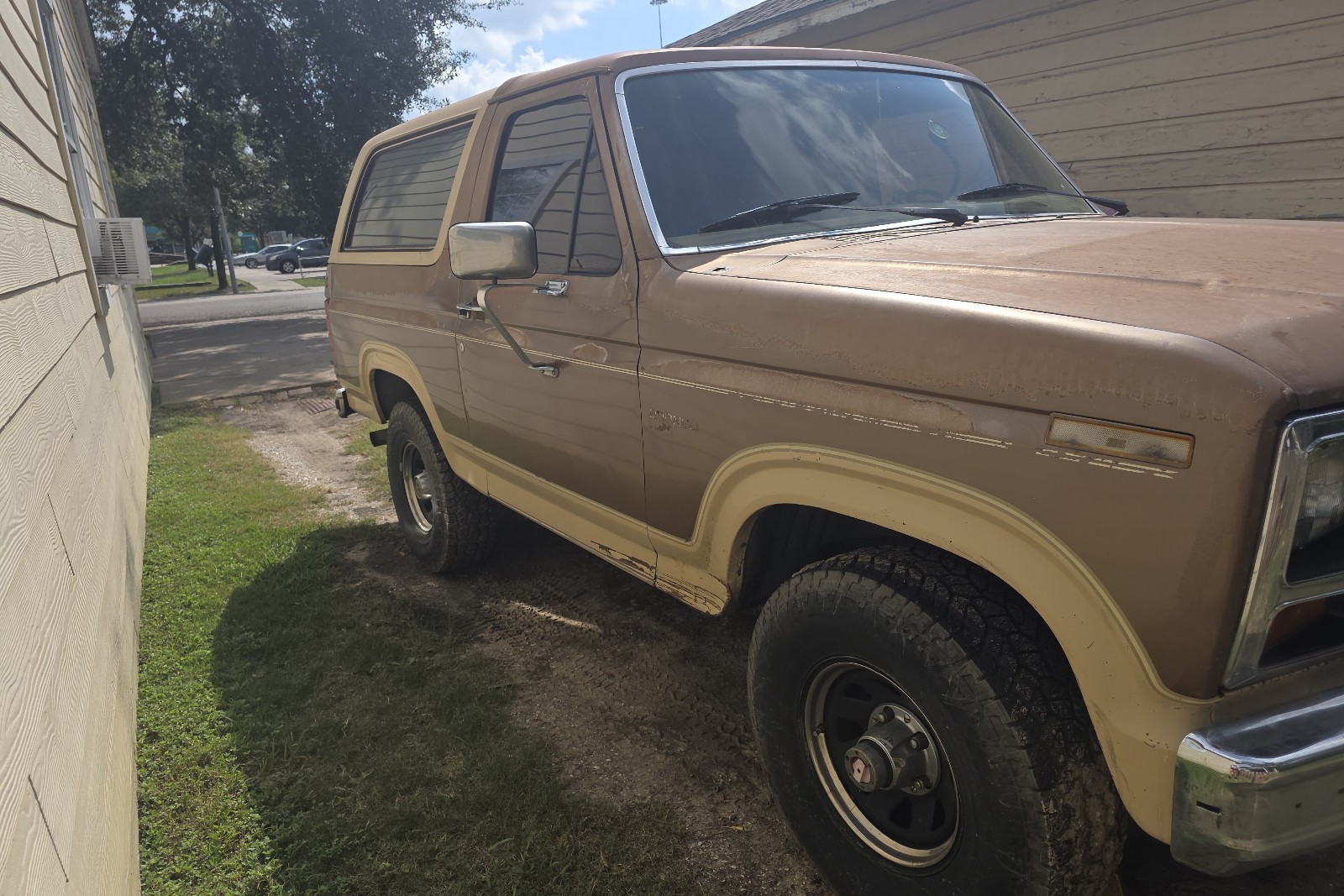 Ford-Bronco-1986-1