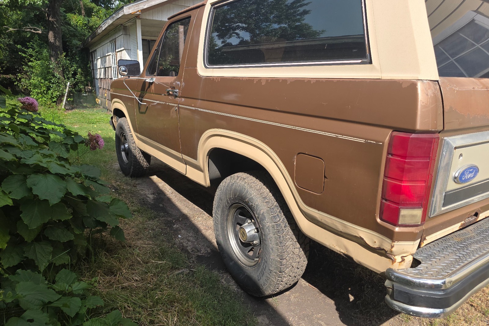 Ford-Bronco-1986-2