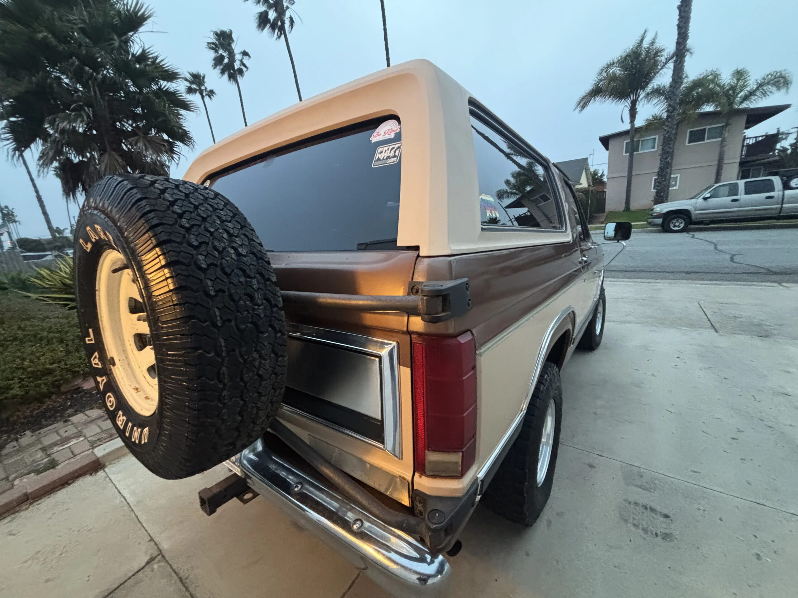 Ford-Bronco-1986-Brown-Brown-2