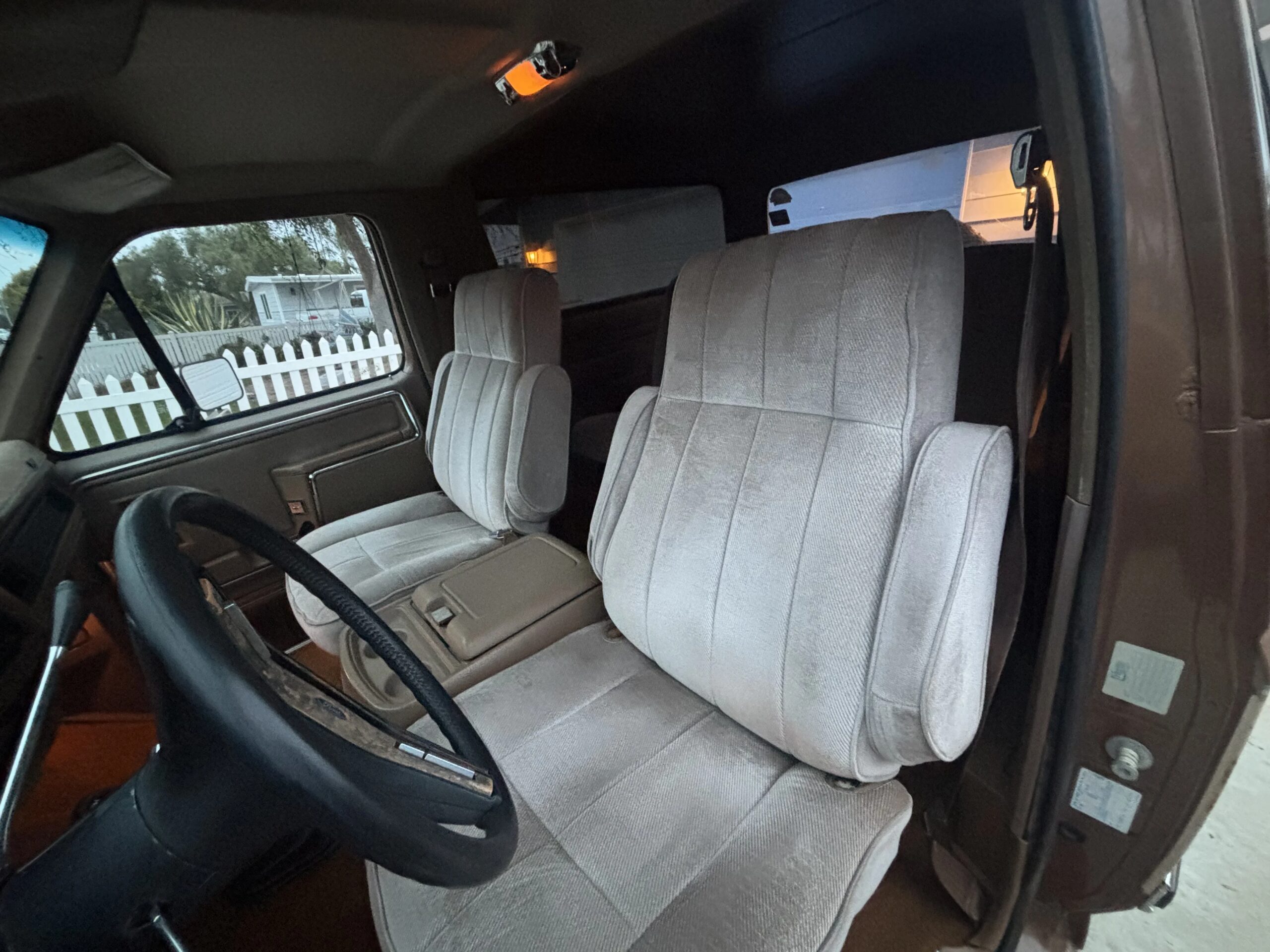 Ford-Bronco-1986-Brown-Brown-3
