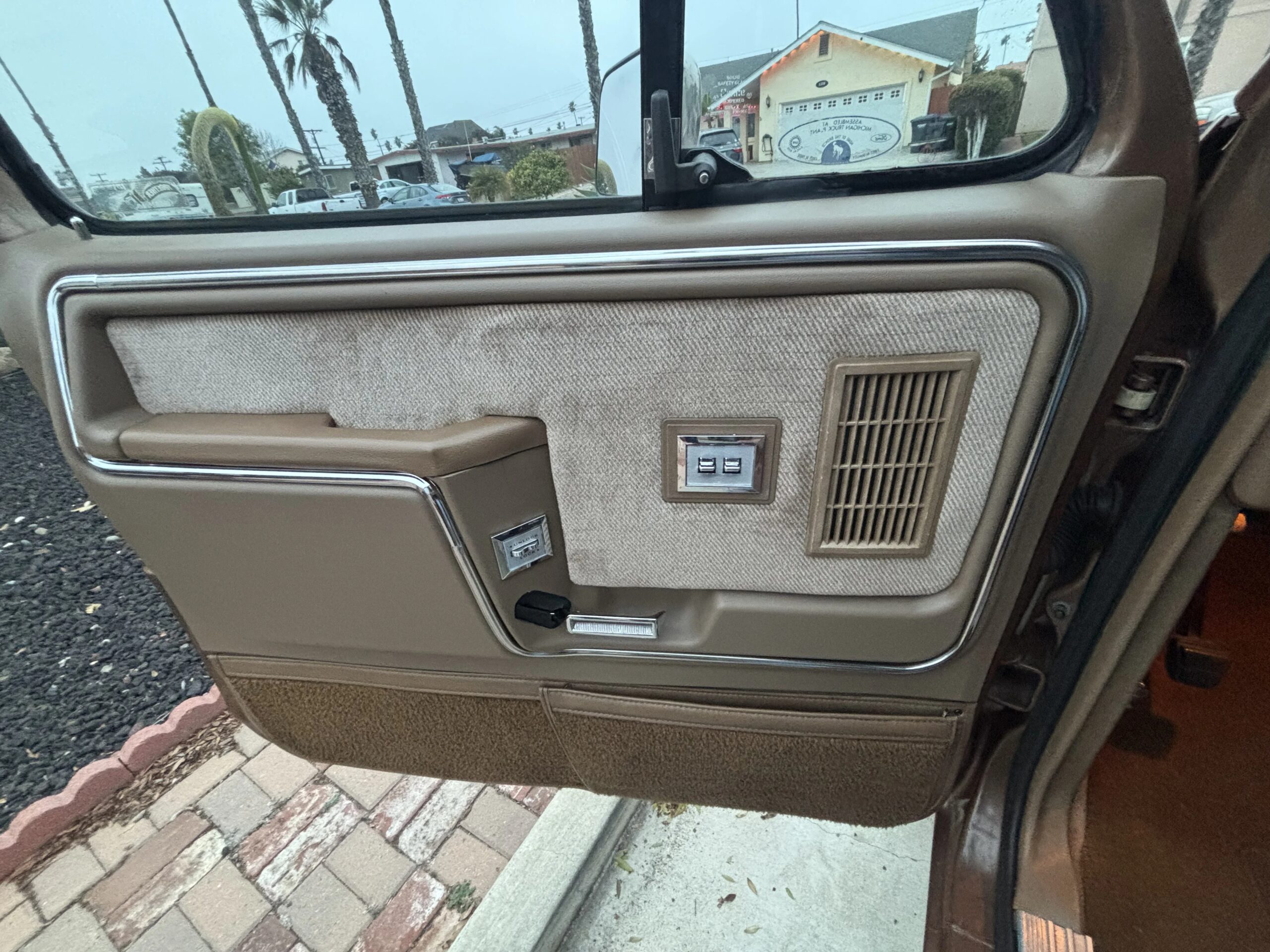 Ford-Bronco-1986-Brown-Brown-4