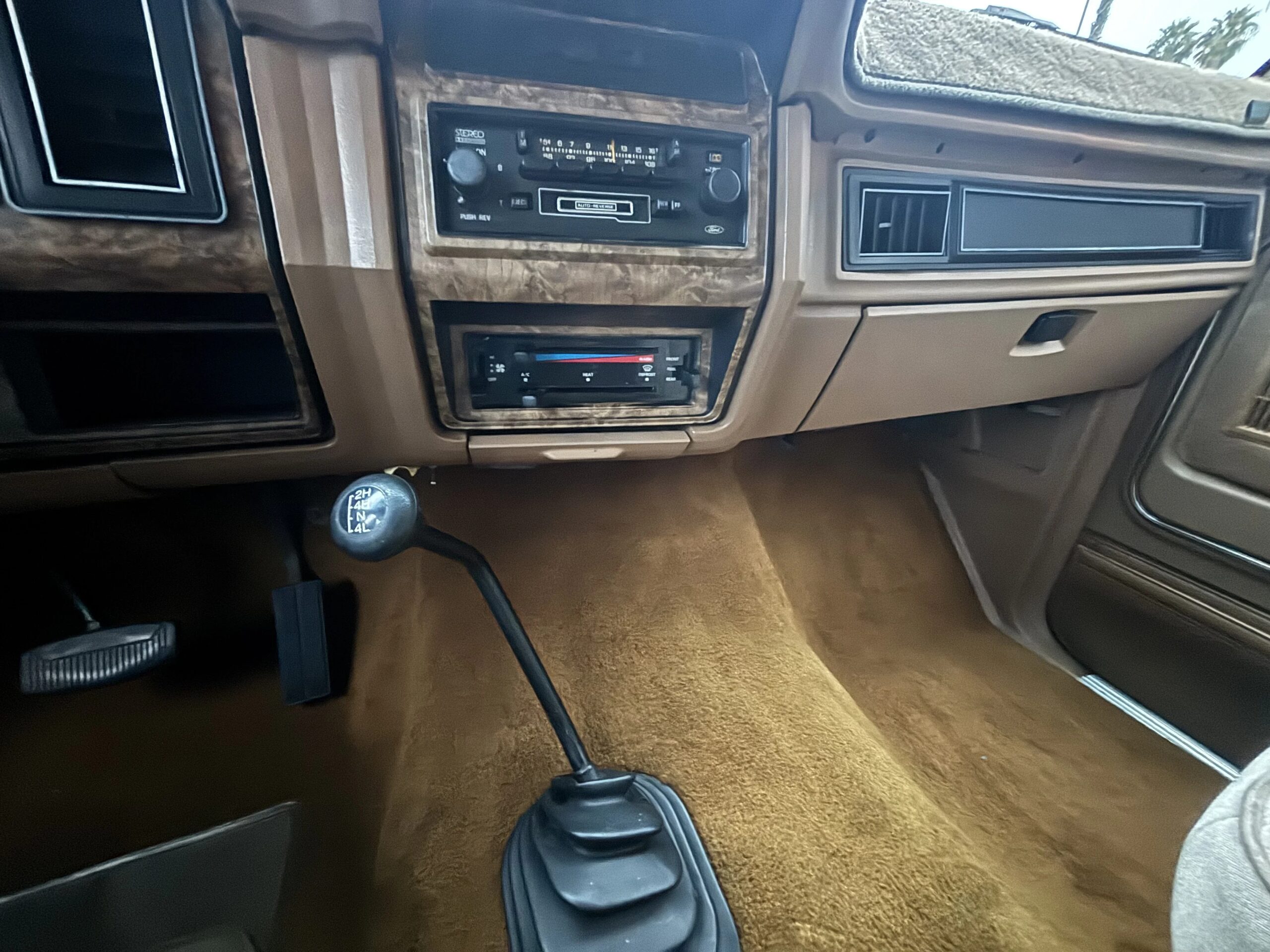Ford-Bronco-1986-Brown-Brown-7