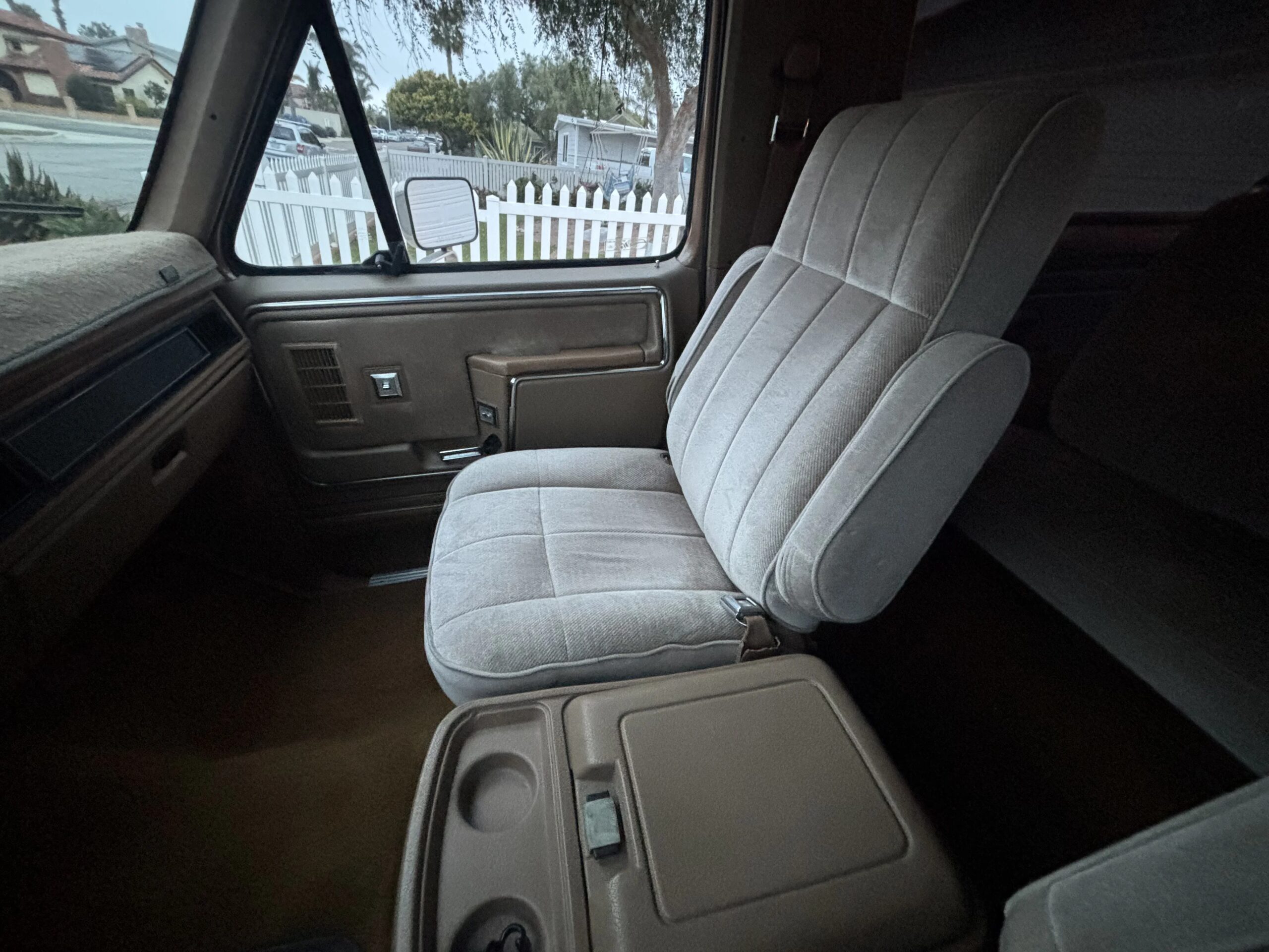Ford-Bronco-1986-Brown-Brown-9