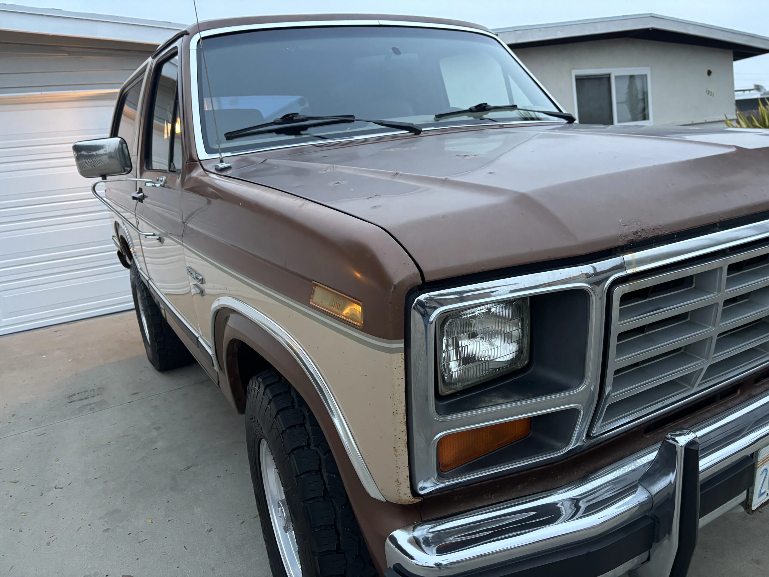 Ford-Bronco-1986-Brown-Brown