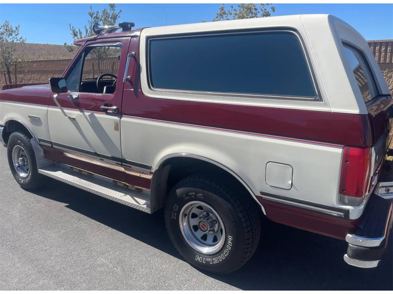 Ford-Bronco-1988-BurgundyWhite-Burgundy-1
