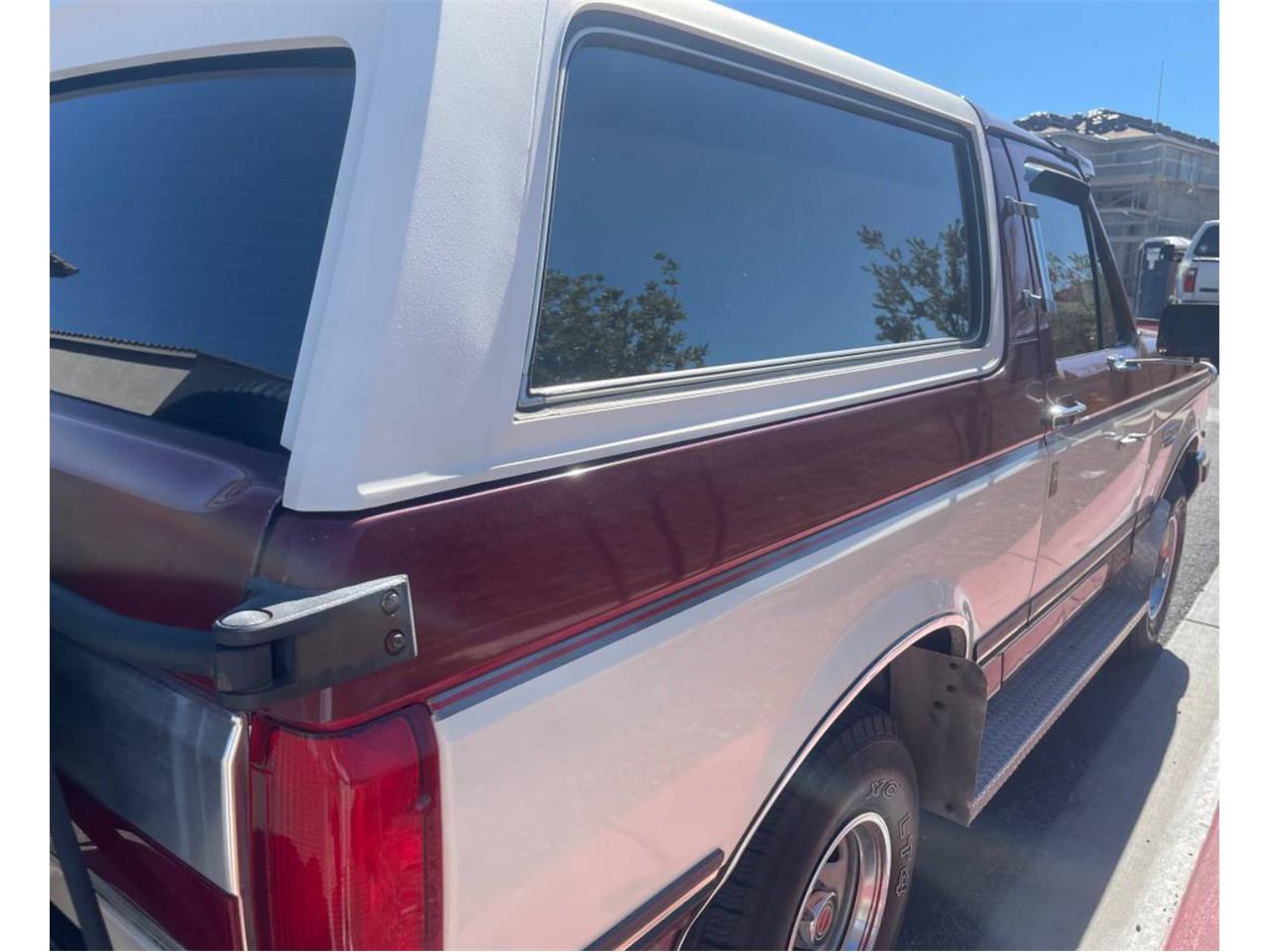 Ford-Bronco-1988-BurgundyWhite-Burgundy-2