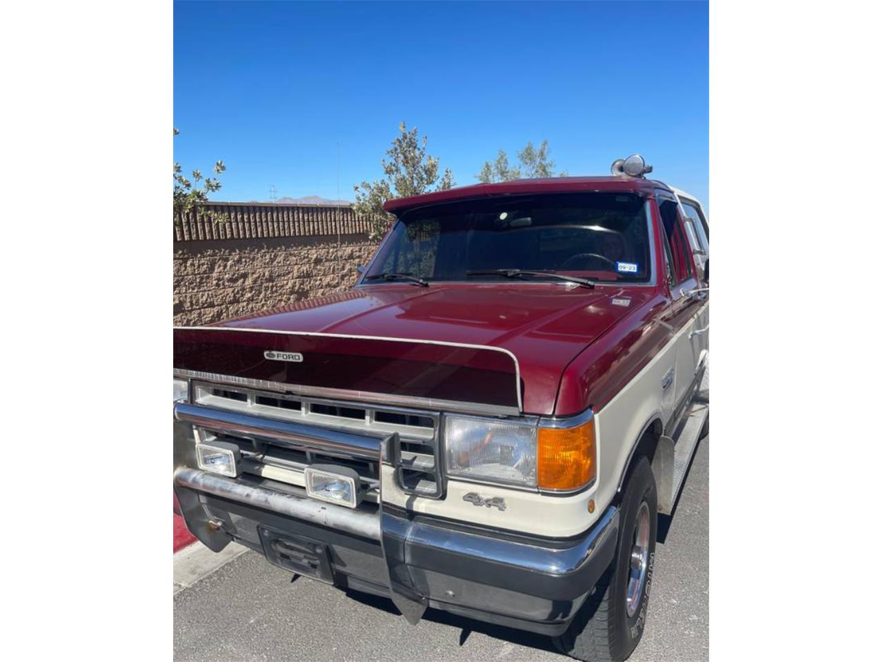 Ford-Bronco-1988-BurgundyWhite-Burgundy