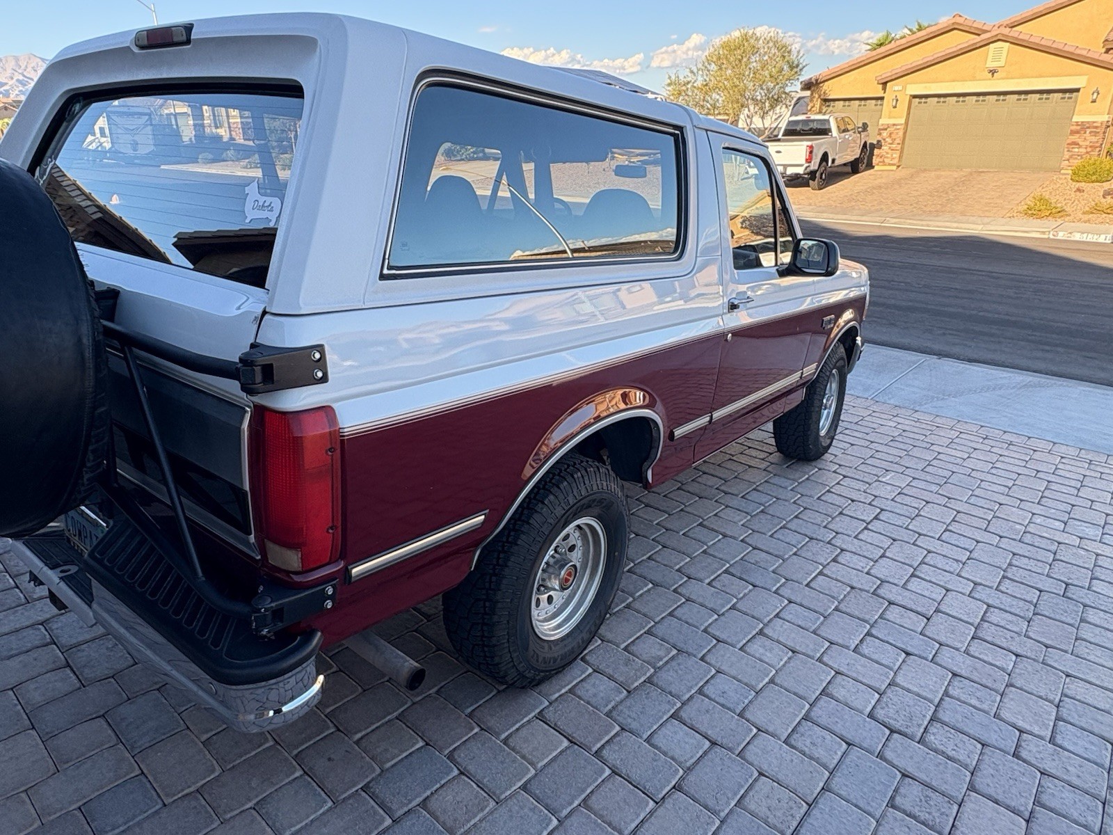 Ford-Bronco-1992-SUV-1