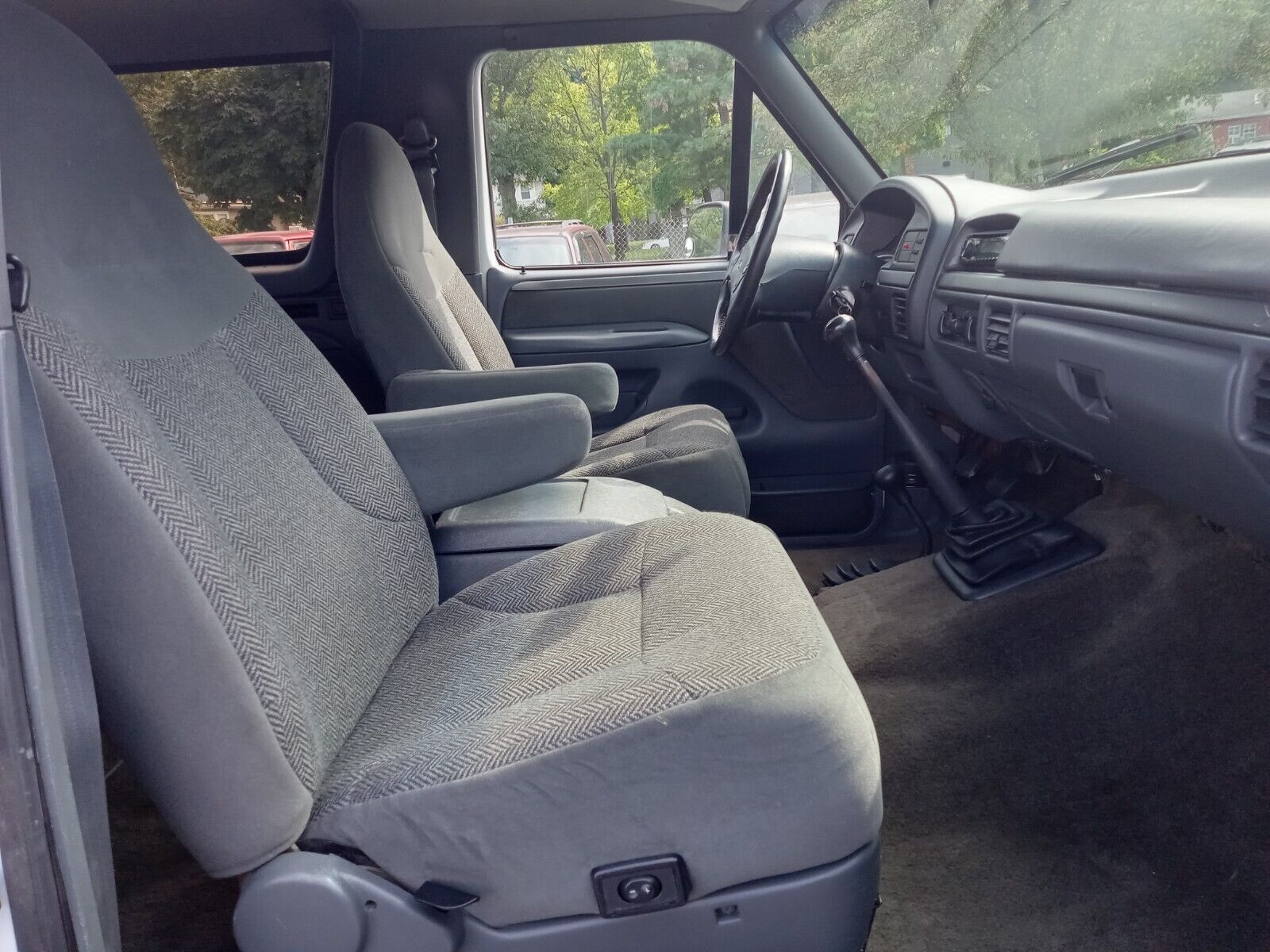 Ford-Bronco-1992-SUV-13