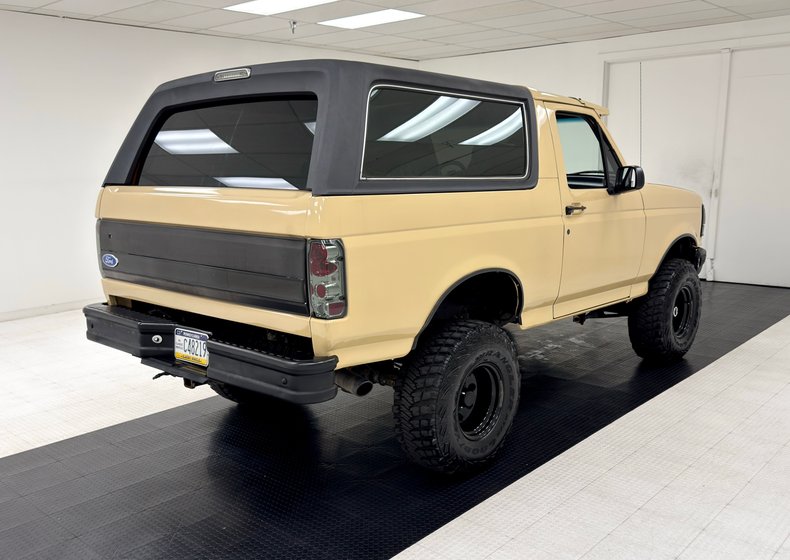 Ford-Bronco-1992-Tan-Black-4