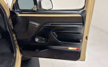 Ford-Bronco-1992-Tan-Black-46