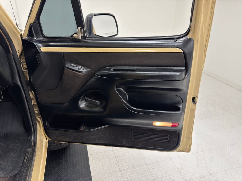 Ford-Bronco-1992-Tan-Black-46