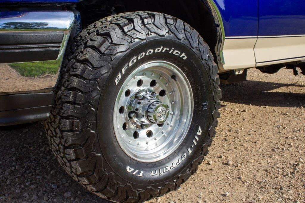 Ford-Bronco-1993-Blue-Tan-11