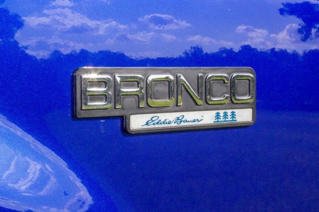 Ford-Bronco-1993-Blue-Tan-13