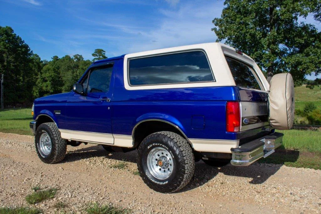 Ford-Bronco-1993-Blue-Tan-17