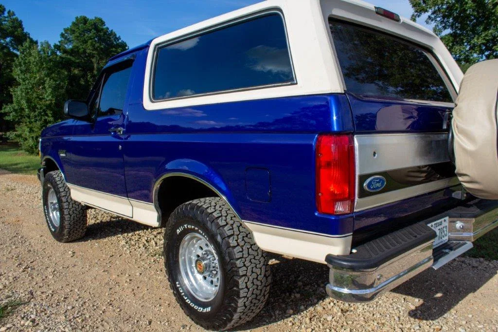 Ford-Bronco-1993-Blue-Tan-18