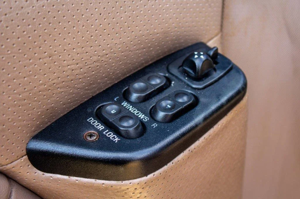 Ford-Bronco-1993-Blue-Tan-23
