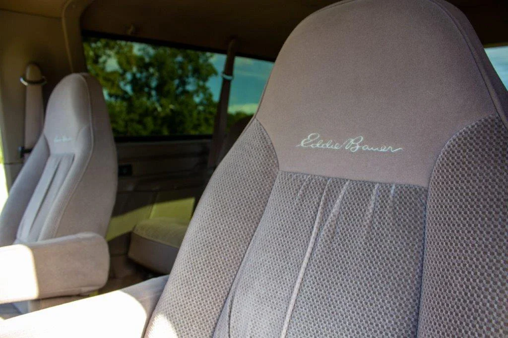 Ford-Bronco-1993-Blue-Tan-26