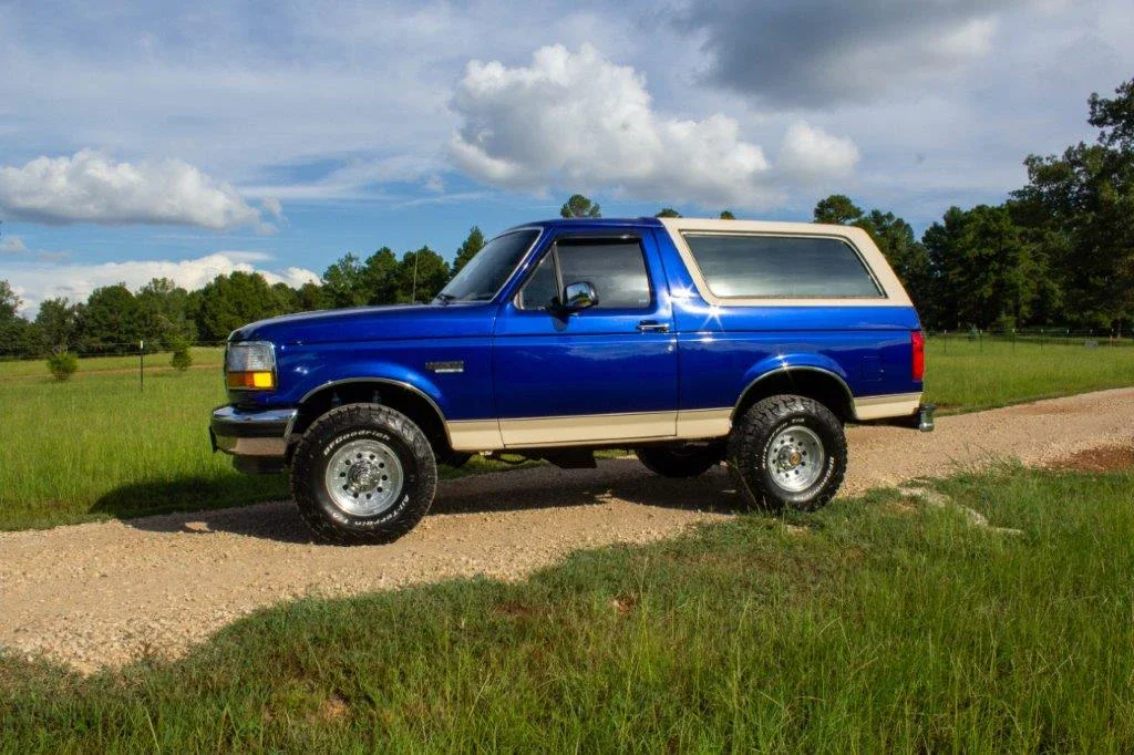 Ford-Bronco-1993-Blue-Tan-7