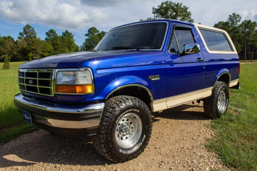 Ford-Bronco-1993-Blue-Tan-9