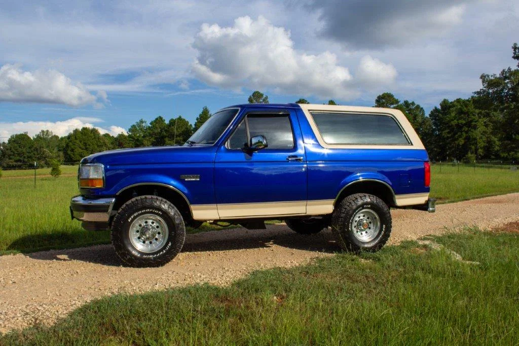 Ford-Bronco-1993-Blue-Tan