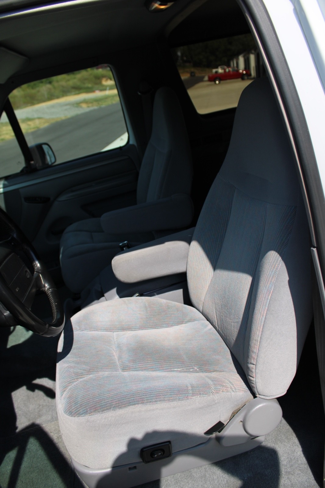 Ford-Bronco-1995-SUV-12