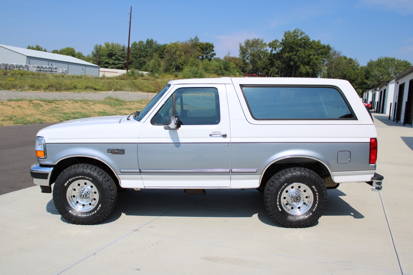 Ford-Bronco-1995-SUV-3
