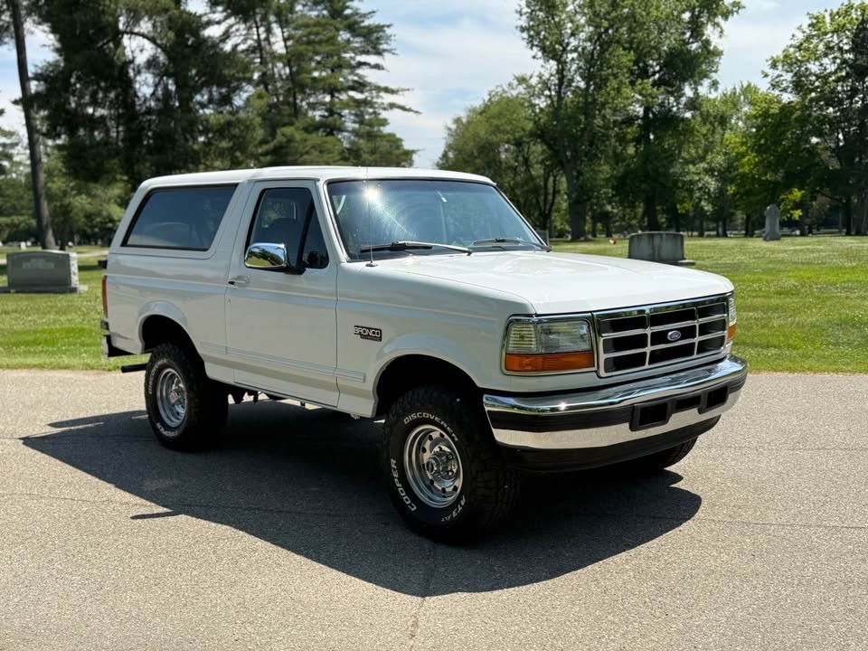 Ford-Bronco-1996-SUV-1