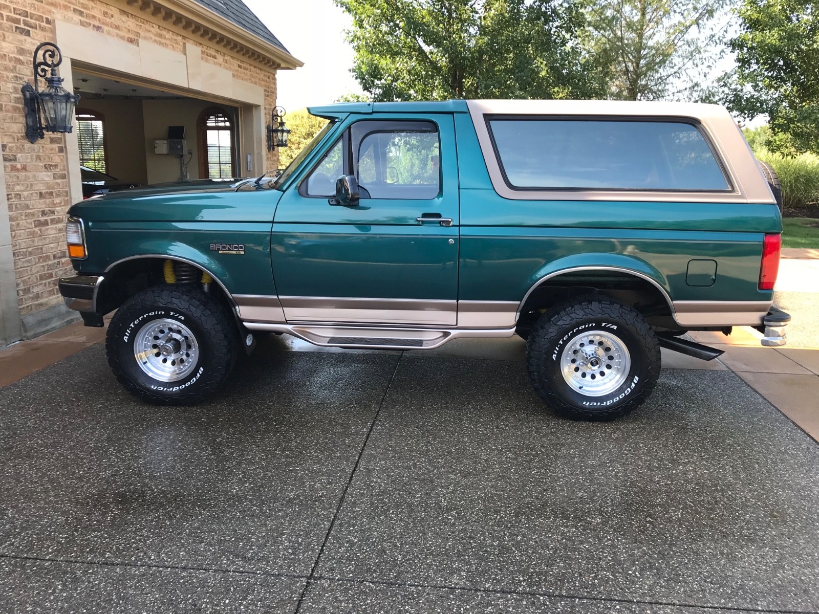 Ford-Bronco-1996-SUV-1
