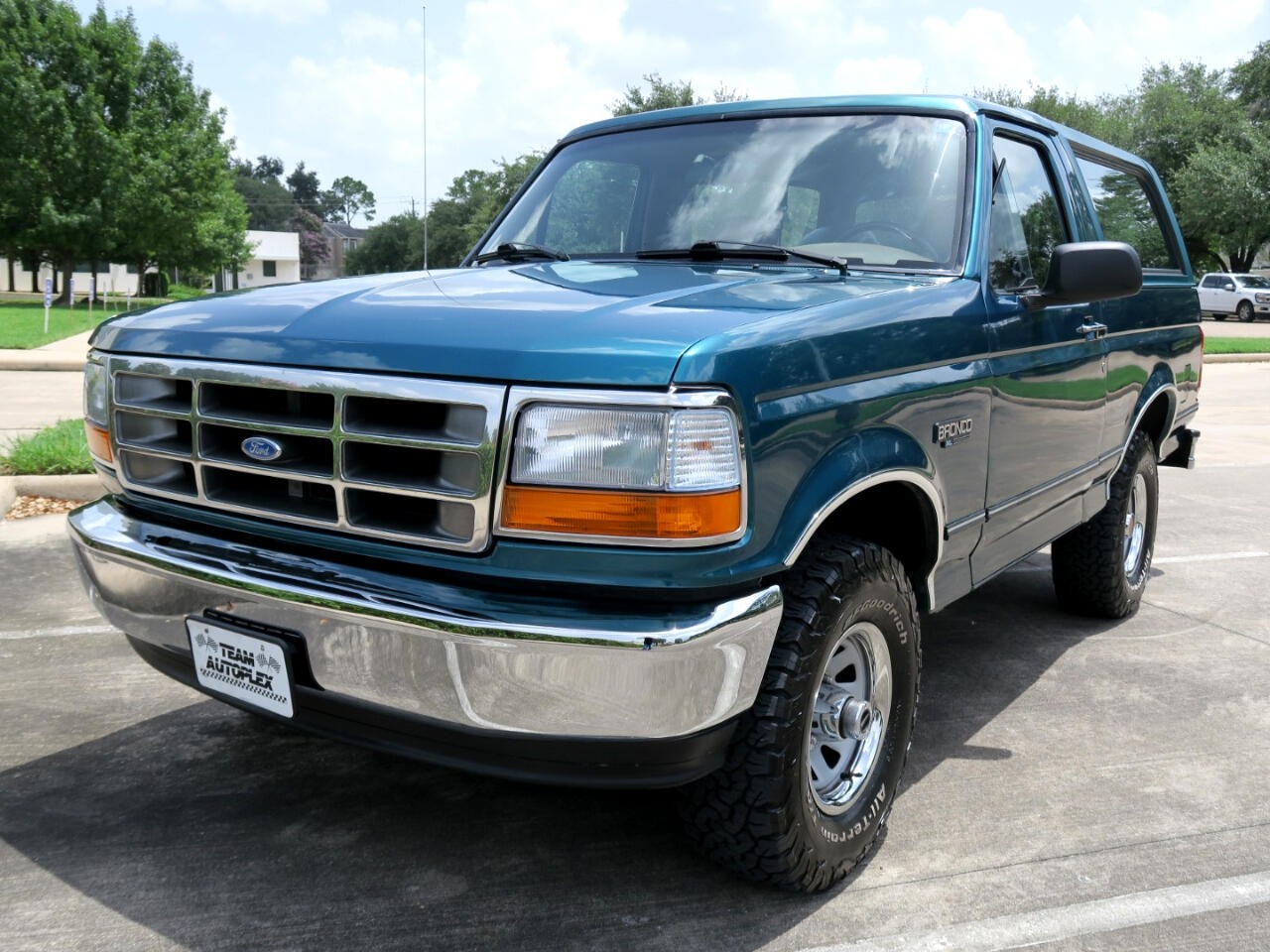 Ford-Bronco-1996-SUV-1