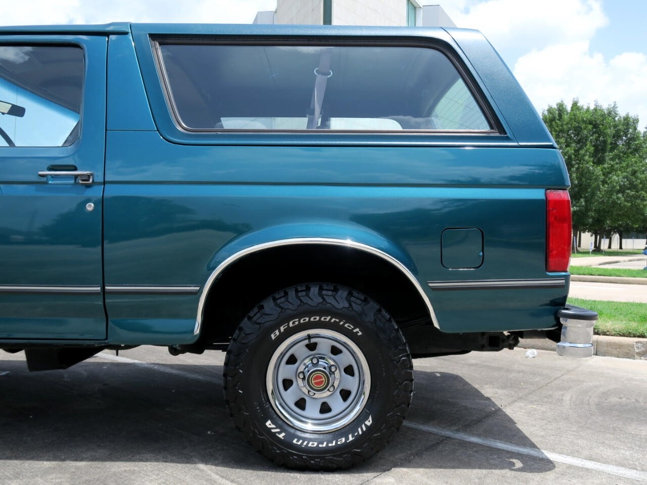 Ford-Bronco-1996-SUV-10