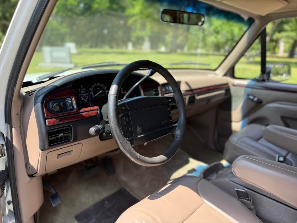 Ford-Bronco-1996-SUV-11