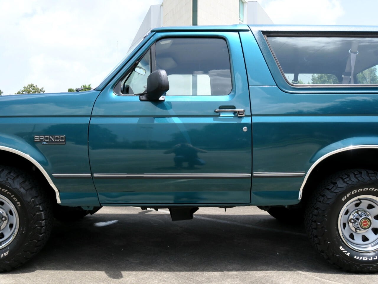 Ford-Bronco-1996-SUV-11