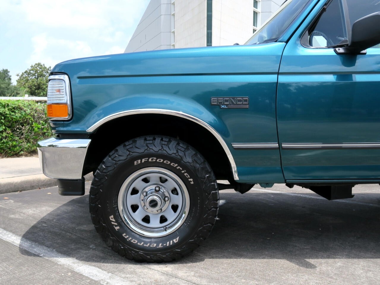 Ford-Bronco-1996-SUV-12