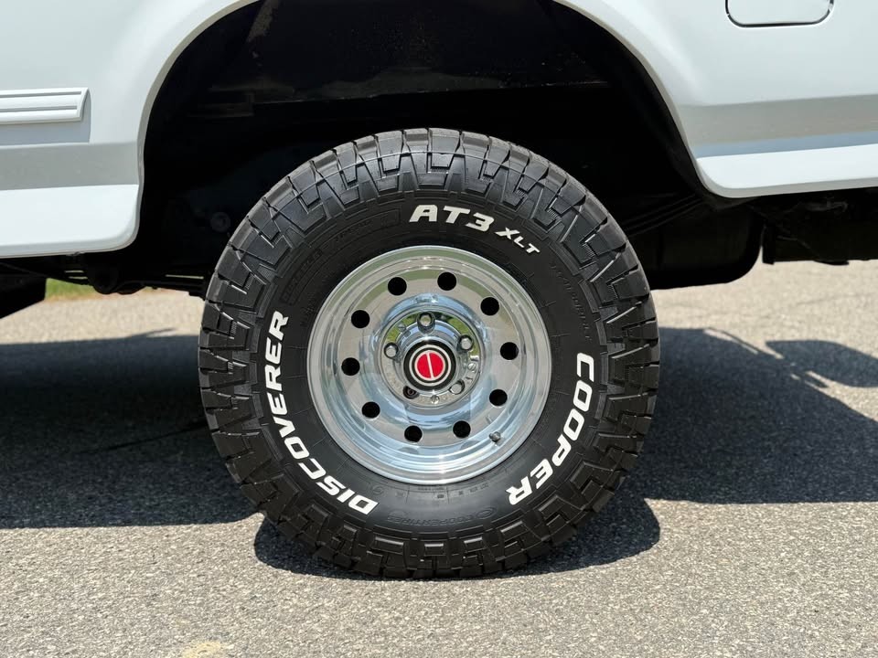 Ford-Bronco-1996-SUV-17