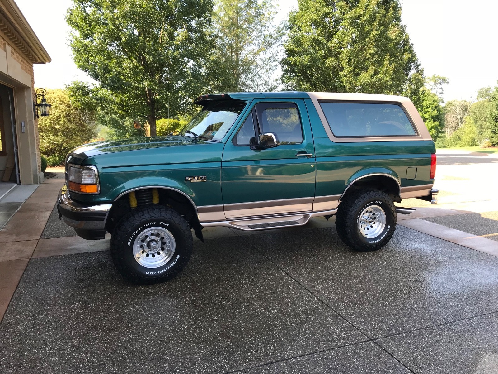 Ford-Bronco-1996-SUV-2
