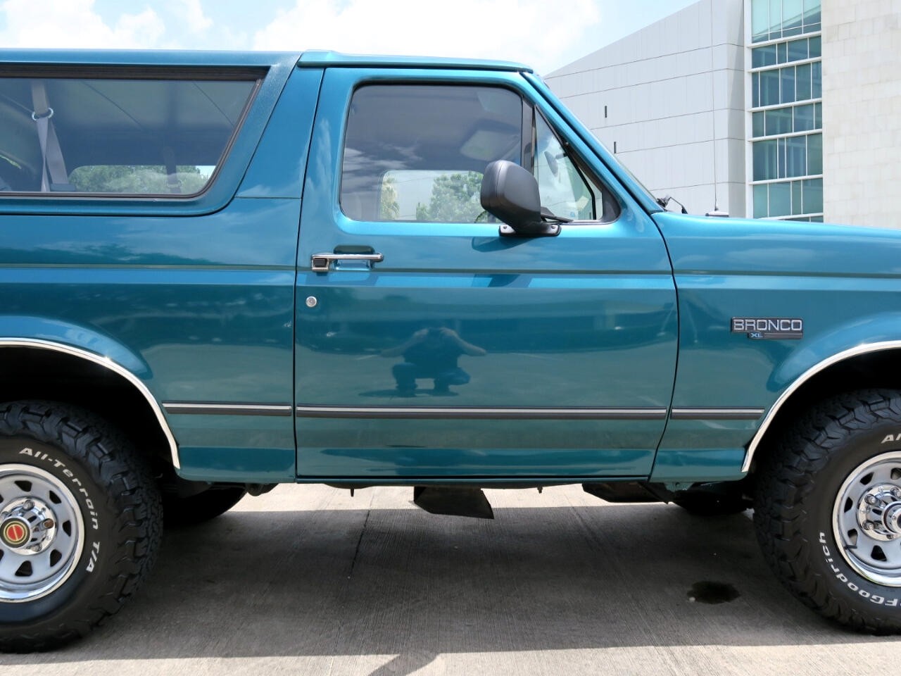 Ford-Bronco-1996-SUV-23