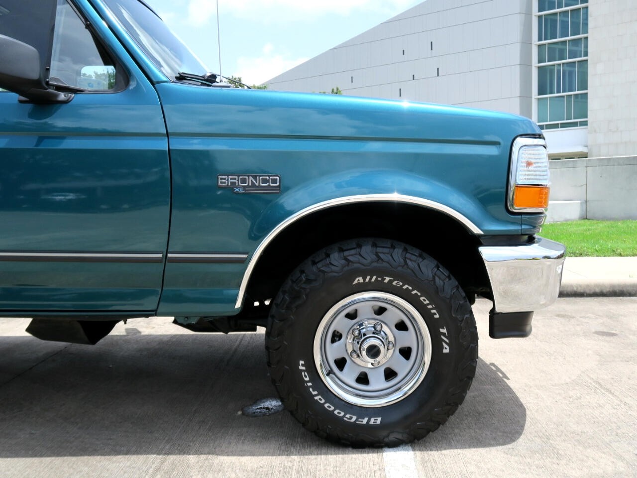 Ford-Bronco-1996-SUV-24