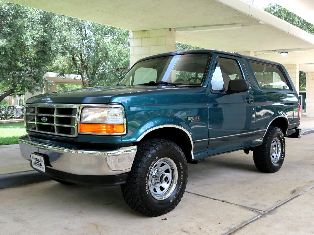 Ford-Bronco-1996-SUV-27