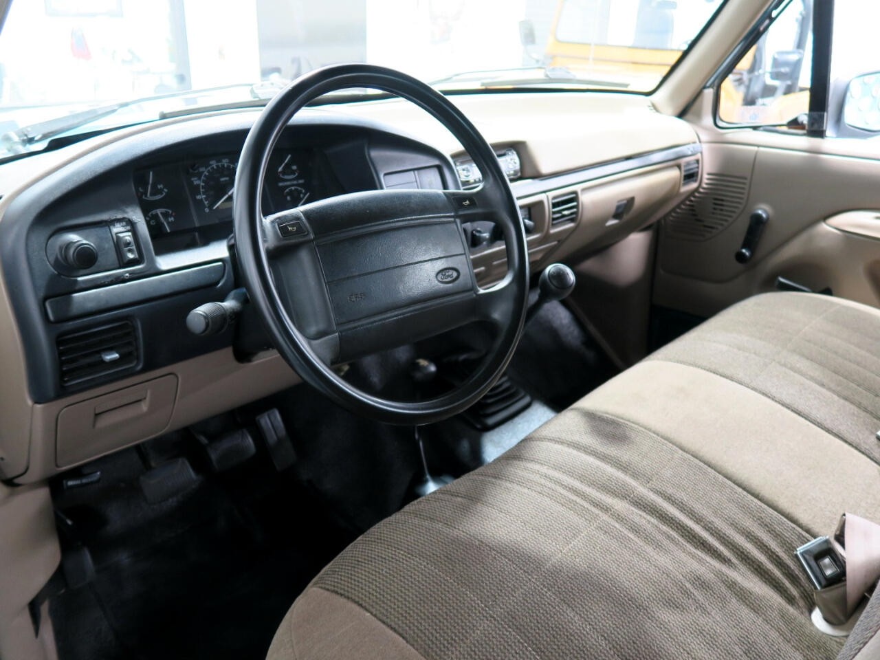 Ford-Bronco-1996-SUV-30