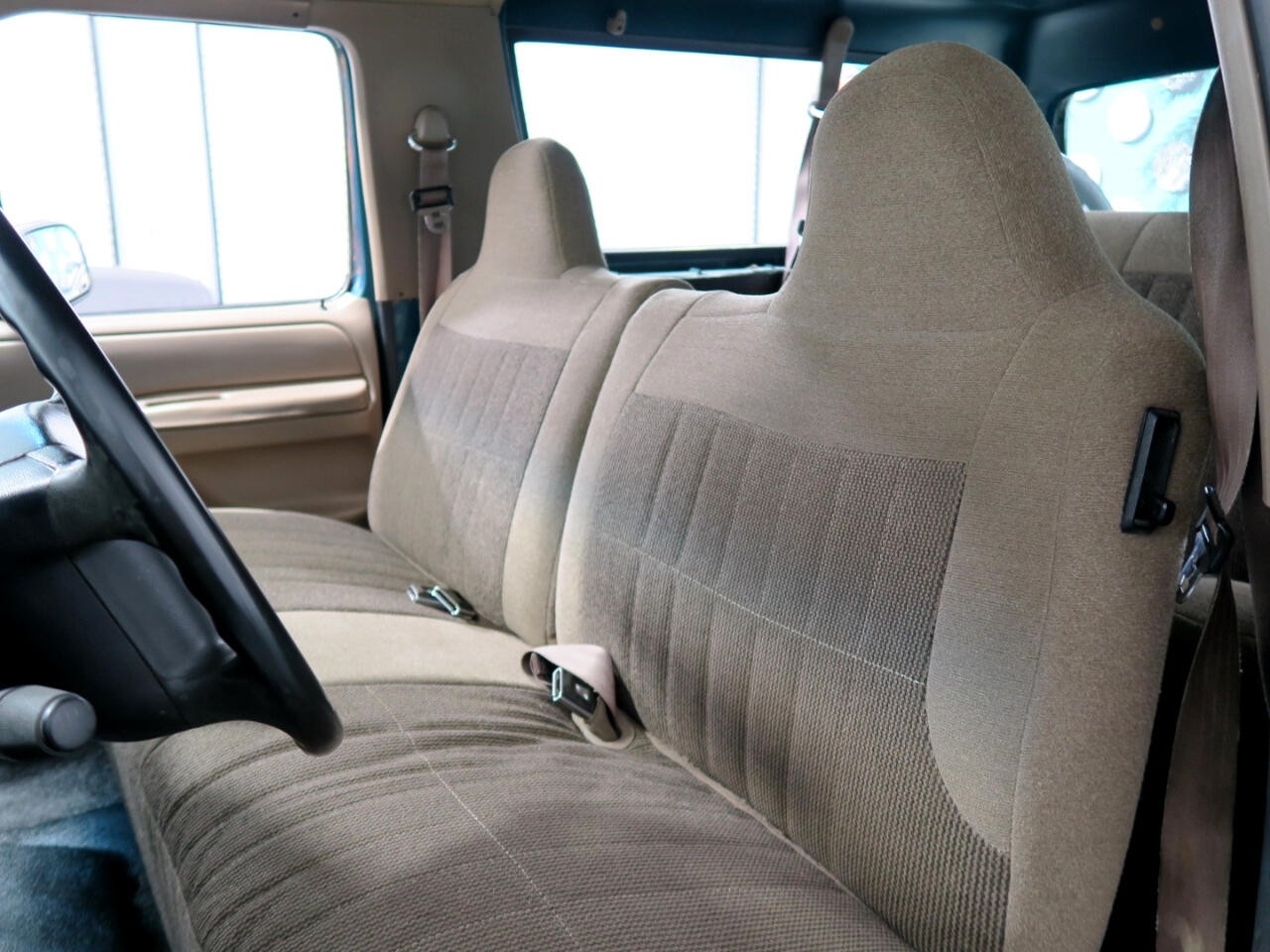 Ford-Bronco-1996-SUV-31